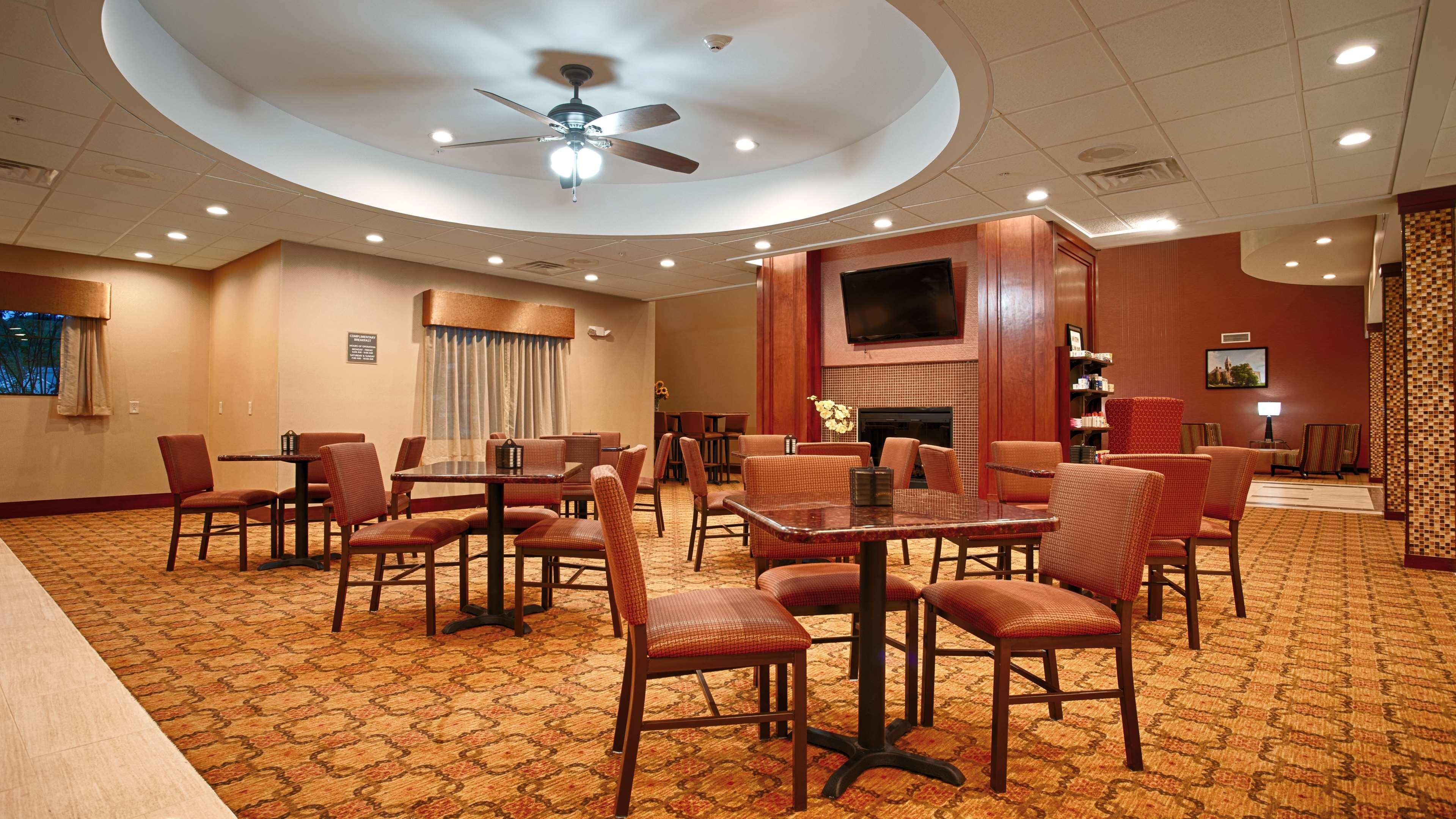 Best Western Plus Finger Lakes Inn & Suites Cortland Zewnętrze zdjęcie